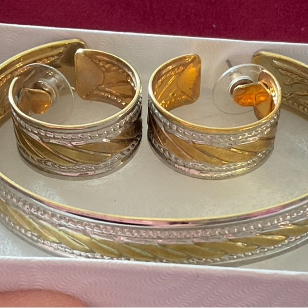 Vintage Worthington Elegant Gold and Silver Bracelet and Earring Set, EUC